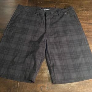 Men’s Travis Mathew Short Size 34 Golf Black & white plaid
